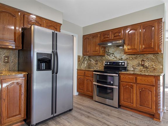 5th image of 13332 E 32nd Pl