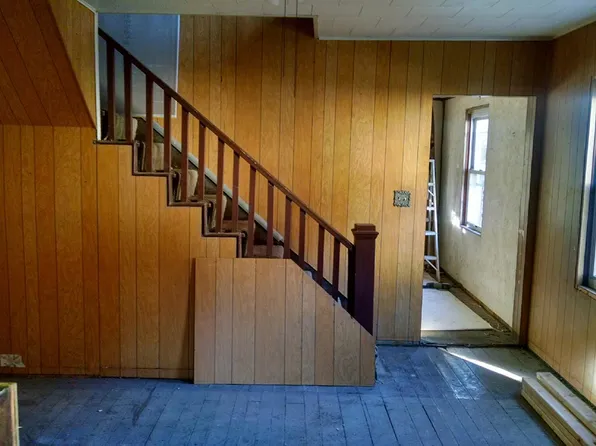 904 Penn St, Uledi, PA 15484