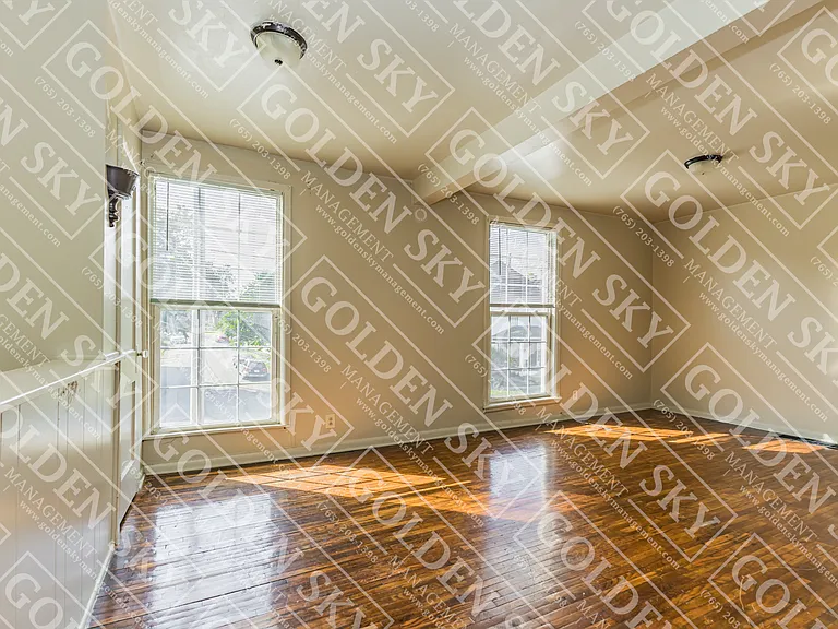 826 W Main St — Photo 2