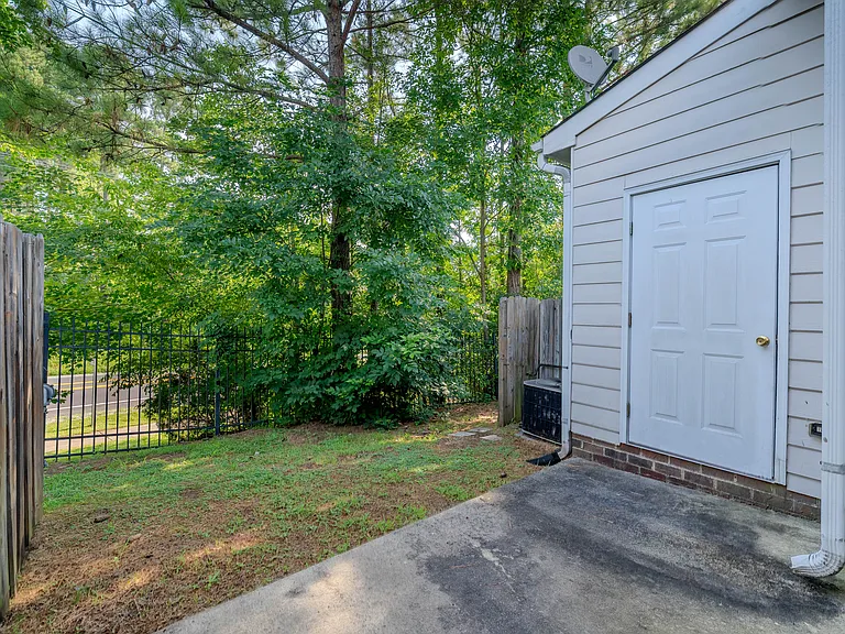 42 Signet Dr — Photo 13