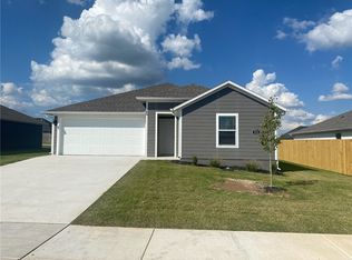 931 Rently St, Prairie Grove, AR 72753