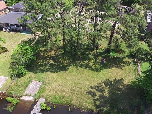 3rd image of 203 Lake Moultrie Dr