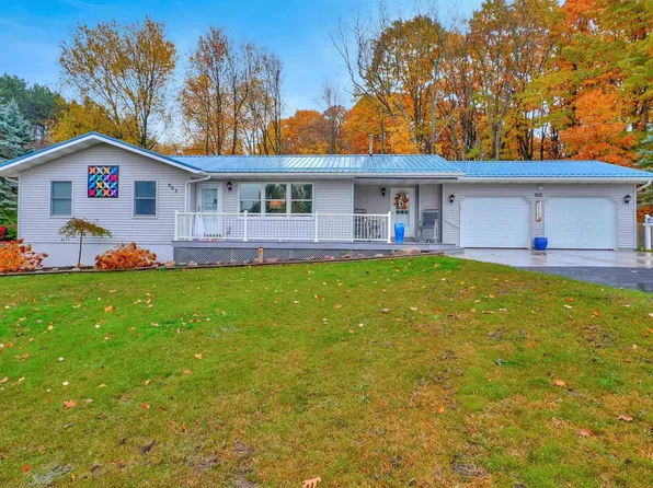 903 Scott Dr, Cadillac, MI 49601
