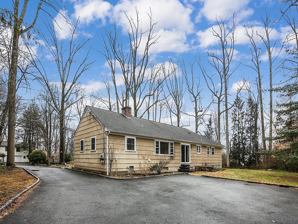 2823 Hedwig Dr Yorktown Heights ( 001 OF 30).JPG