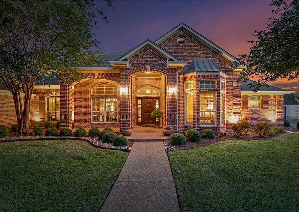1st image of 1030 Briar Glen Cir
