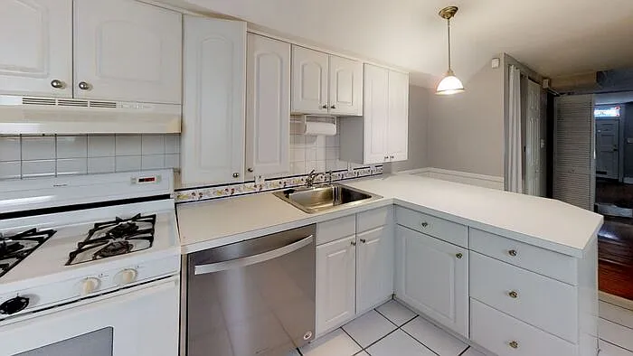 2400 Fleet St — Photo 1