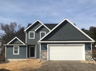 2194 Rolling Hills Dr, Holly, MI 48442