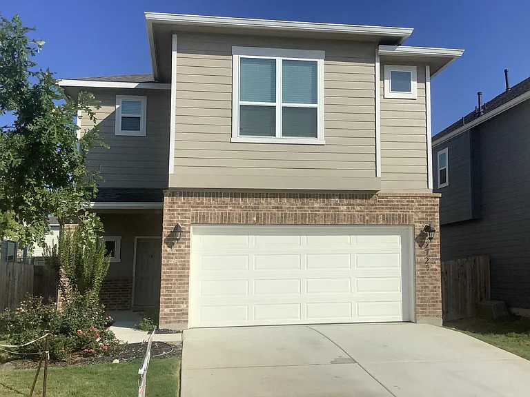 2721 Wolfcreek — Photo 1