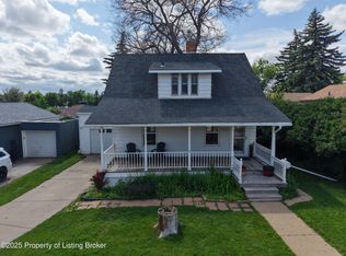 239 7th Ave W, Dickinson, ND 58601