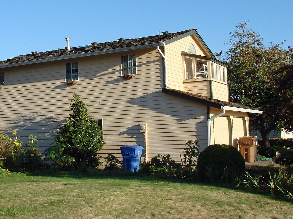 1st image of 4717 Osprey Dr NE