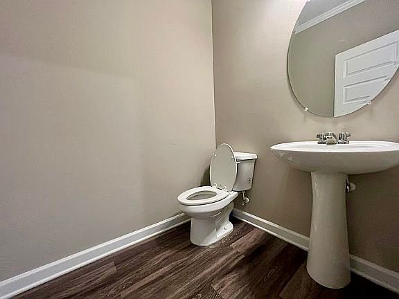 5th image of 110 Squarewood Ln