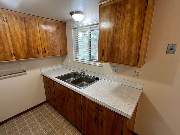 5th image of 300 E 6th Ave APT 6