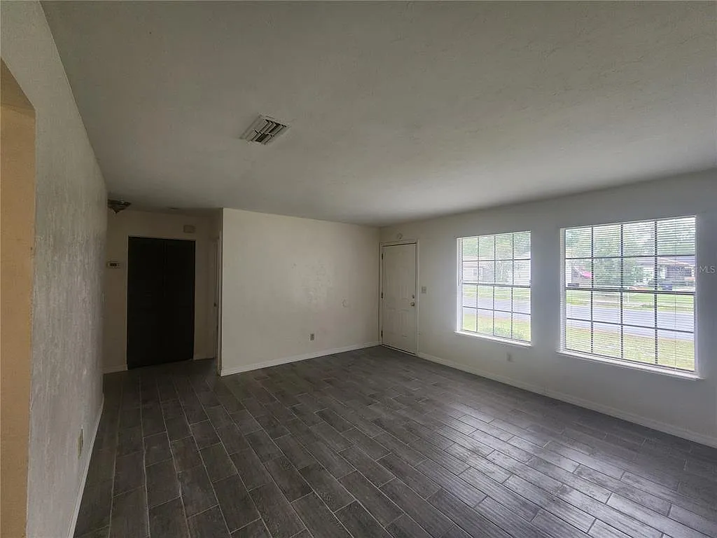2 bed, 1.0 bath, 755 sqft, $1,000 — Photo 4