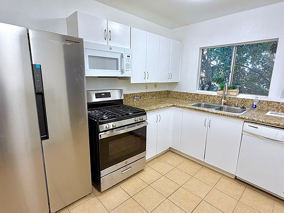 3rd image of 18350 Hatteras St APT 253