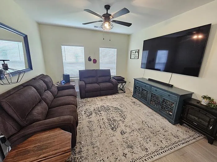 405 Griffon Dr — Photo 8