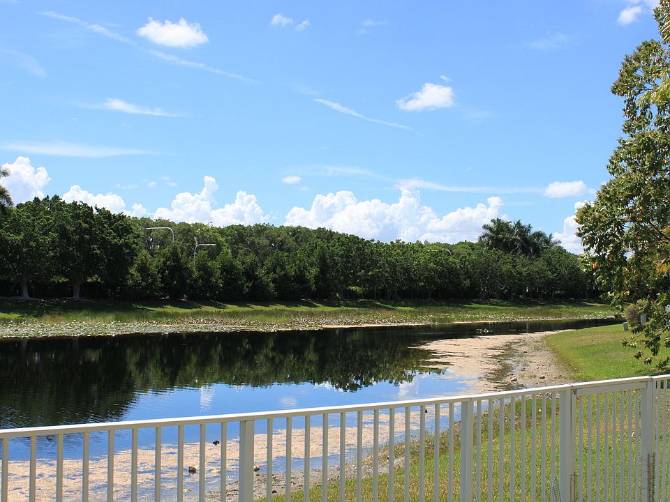 2nd image of 1029 Waterside Cir