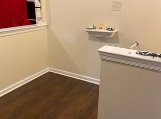 813 Woodbridge Commons Way, Iselin, NJ 08830