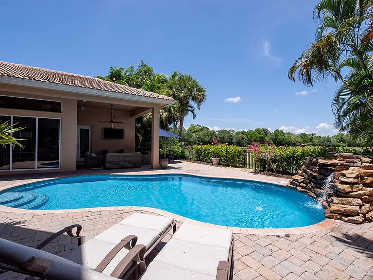 8801 Wellington View Dr — Photo 42