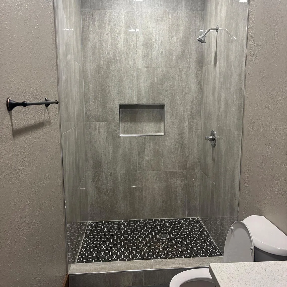 3 bed, 2.5 bath, 2501 sqft, $2,650 — Photo 4