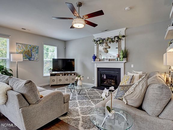 5th image of 554 Esthwaite Dr SE