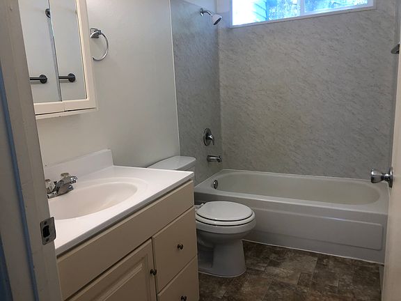 4th image of 921 SE Klemgard St APT C3