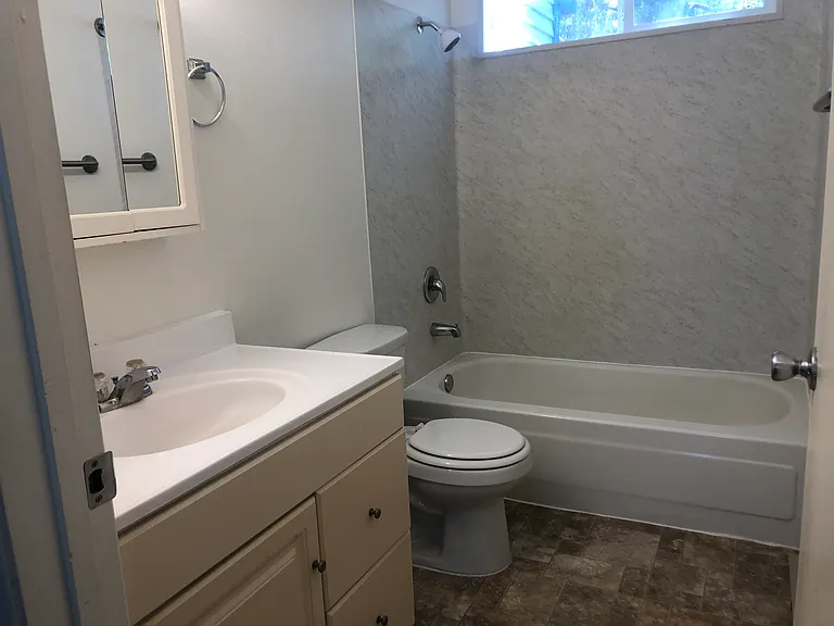 921 SE Klemgard St #C3 — Photo 4