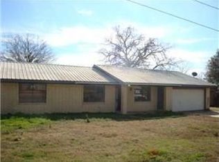 905 7th St, Lexington, TX 78947