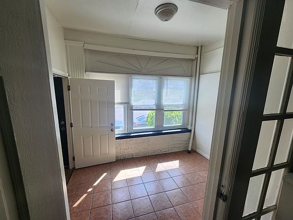 5th image of 2115 Stenton Ave #1