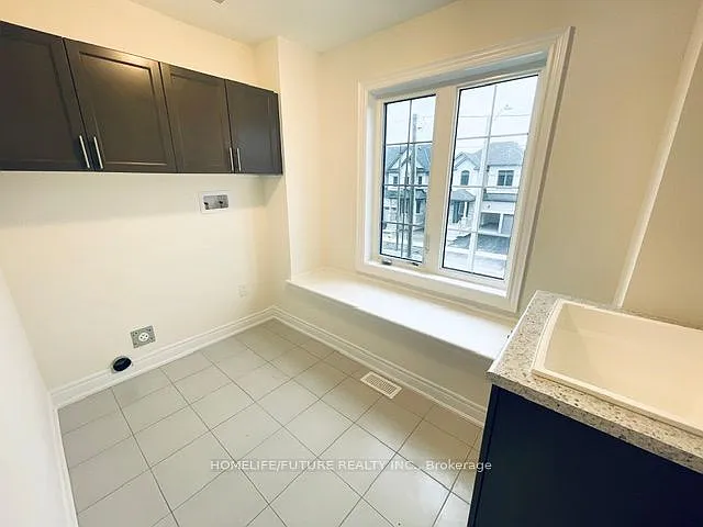 15 Wesley Brooks St — Photo 28