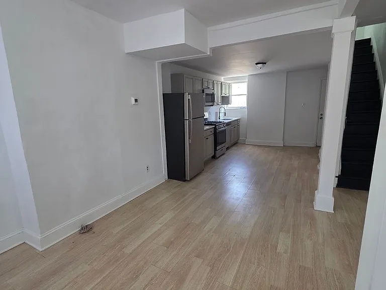 2228 Cross St — Photo 2