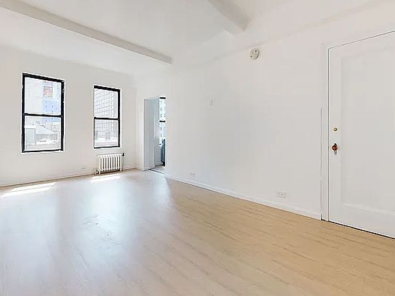 5th image of 201 E 36th St APT 6D