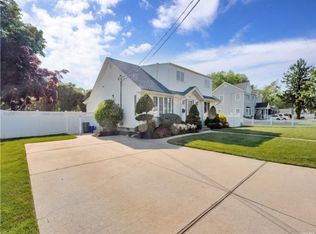 90 E 7th St, Deer Park, NY 11729