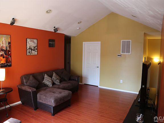 5th image of 1008 Cypress Ln #8