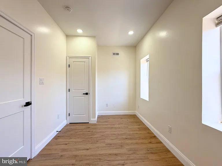 2762 Martha St — Photo 30