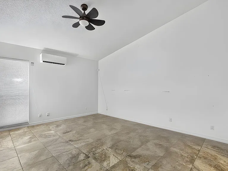 7690 Solimar Cir — Photo 15