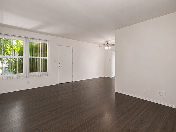 5th image of 2001 N Beachwood Dr #12
