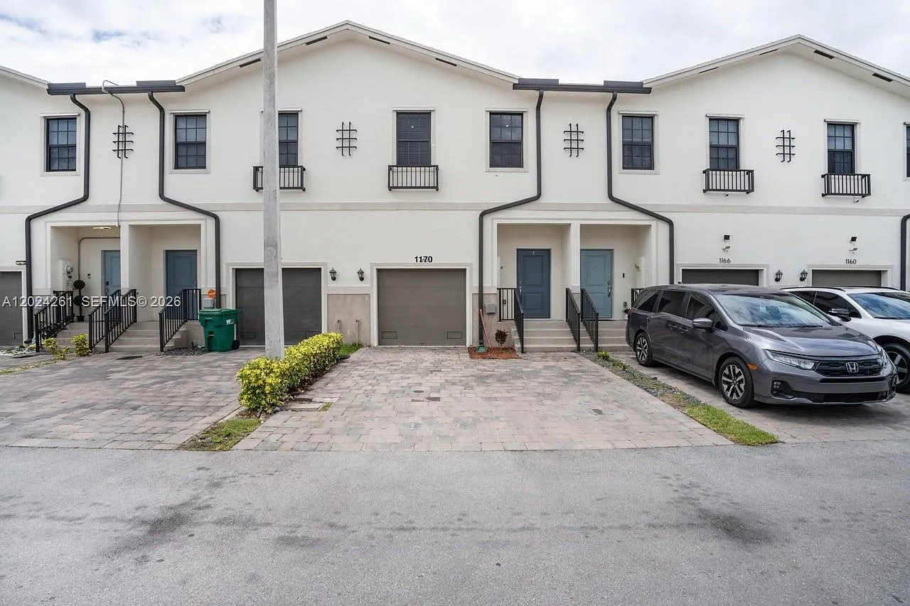 Regal Palm Subdivision — Photo 1