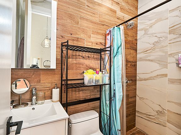 5th image of 238 Melrose St #3C