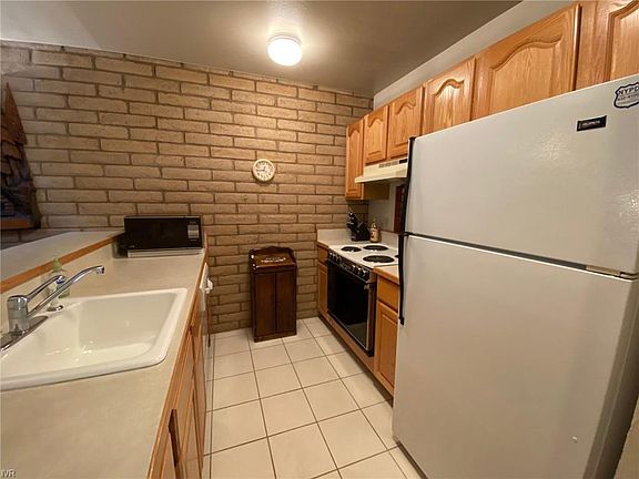 5th image of 120 SW Country Club Dr #26