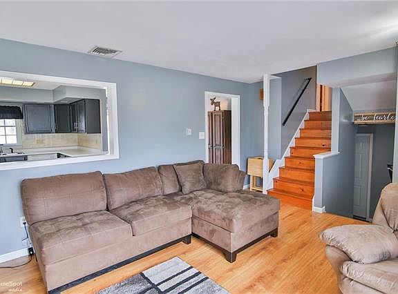 5th image of 1222 Mary Dr