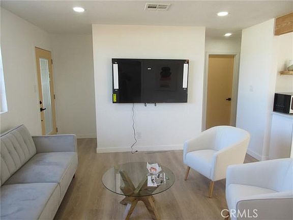 4th image of 62046 Mountain View Cir