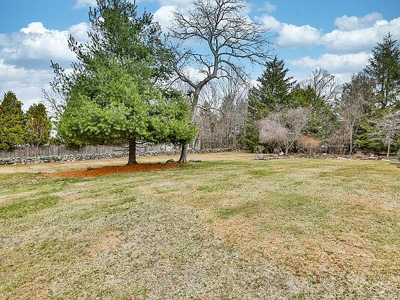 3rd image of 110 Quail Run Rd