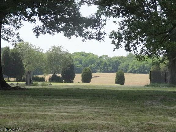 2nd image of 158 Kings Pointe Dr