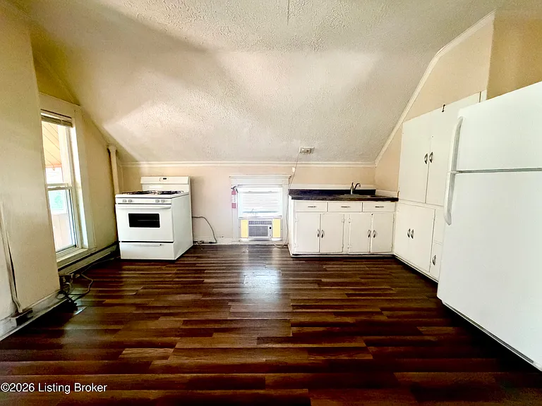 3120 Bank St #B — Photo 3