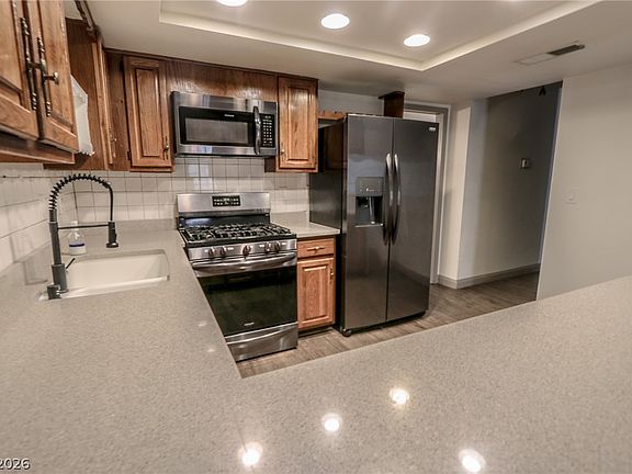 5th image of 2783 Carnation Ln