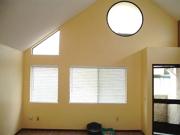 4th image of 383 N Melrose Dr Unit B