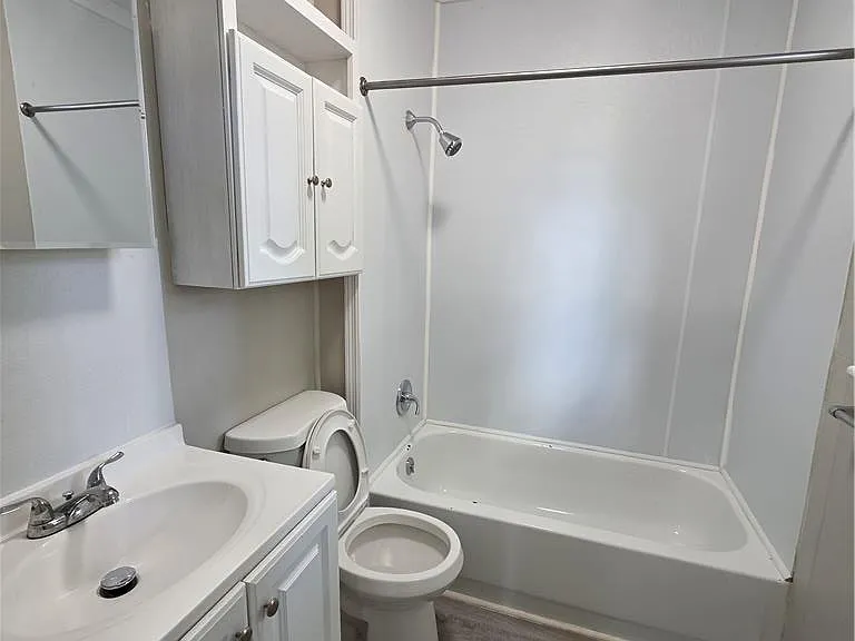 533 E Market St #1 — Photo 8