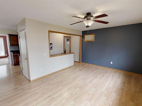 4th image of 252 N Arminda Ave