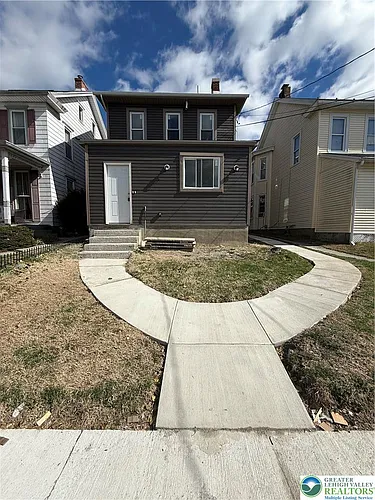 729 3rd St Photo 1