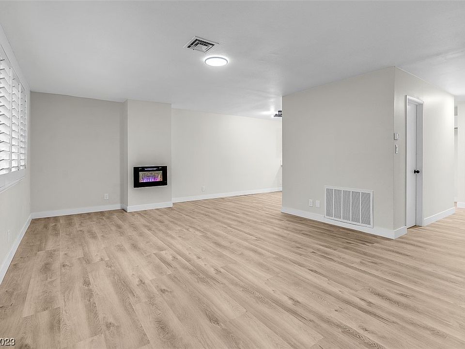 1st image of 308 Greenbriar Townhouse Way